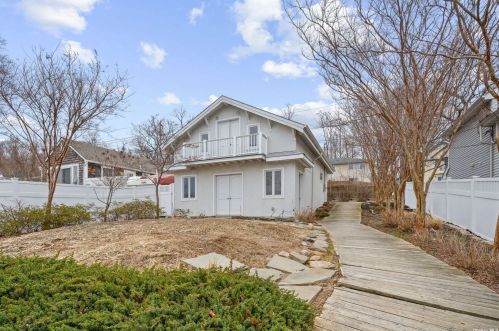 11 Argyle Dr, Northport NY  11768-1002 exterior