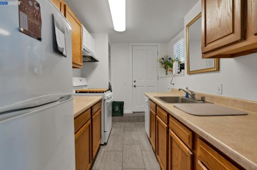 64 Panoramic Way, Berkeley CA 94704-2540 exterior