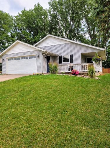 1718 Salem Rd, La Crosse, WI 54603-1686