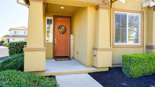 786 Embassy Cir, Vacaville, CA 95688-8827