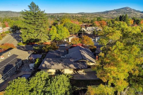 2415 Tamarisk Dr, Santa Rosa CA  95405-8435 exterior