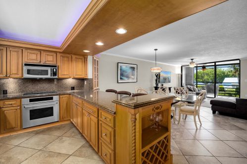 302 Sanctuary Dr, Key Largo, FL 33037-2465