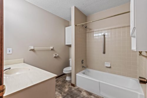 5106 148th St, Saint Paul MN 55124-6923 exterior