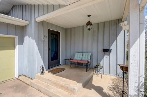 623 Ferry Dr, Lake Mills, WI 53551-1012