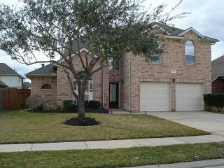 2408 Sunburst Ln, Pearland TX  77584-3204 exterior