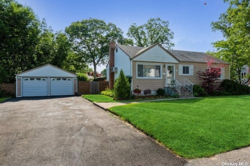 22 Collins Ave, Deer Park, NY 11729-2608