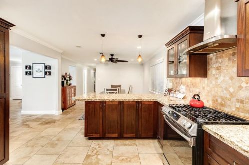 803 Sealy St, Galveston TX 77550-6221 exterior