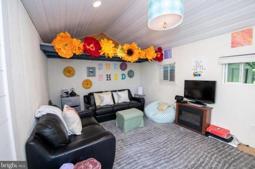 156 Whitney Ln, Southampton PA  18954-1080 exterior