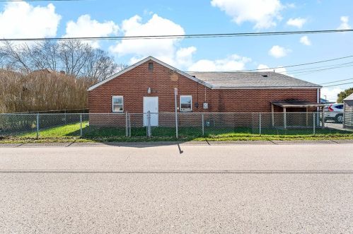 3140 Oregon Dr, New Kensington, PA 15068-2833
