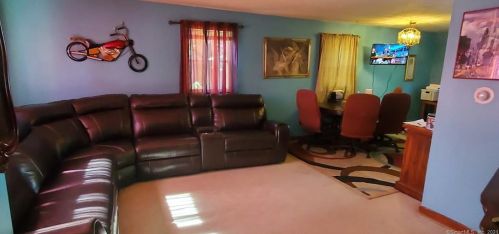 75 Lyness St, Manchester, CT 06040-4819
