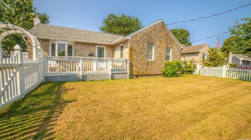 64 Nehring Ave, Babylon, NY 11702-2426