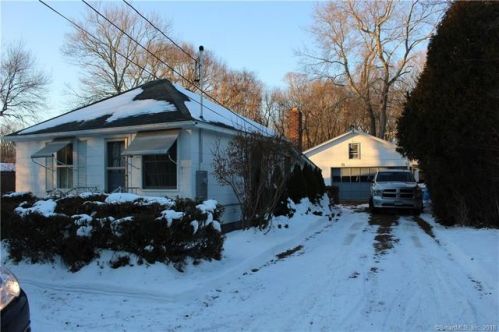 33 Quarry Rd, Waterford, CT 06385-3710