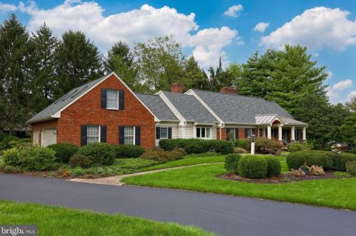 2158 Waterford Dr, Lancaster, PA 17601-5442