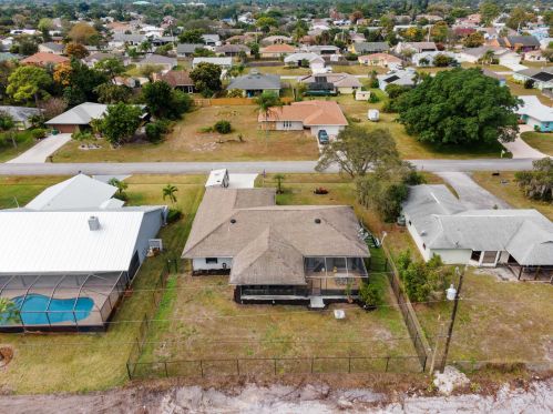 2131 Addison St, Fort Pierce FL 34984-4708 exterior