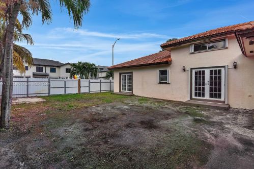 7090 5th Ave, Hialeah FL  33014-4952 exterior