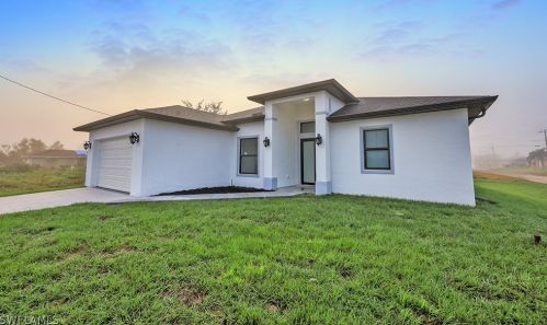 3819 8th St, Lehigh Acres, FL 33976-2220