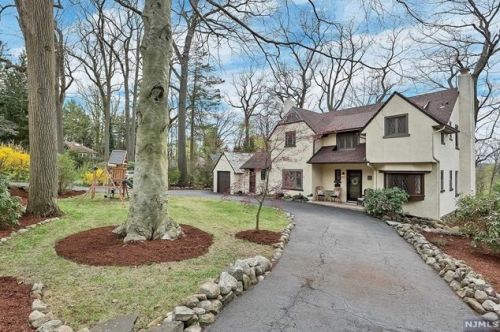56 Malcolm Rd, Mahwah, NJ 07430-1842