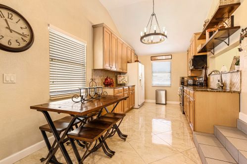530 Puritan Rd, West Palm Beach, FL 33405-2908