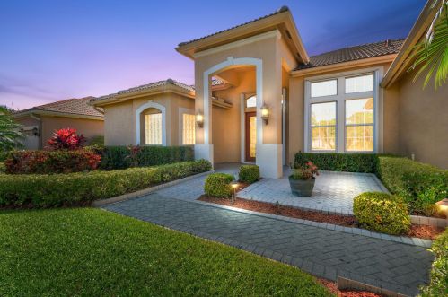 2230 Stonehaven Rd, Fort Pierce, FL 34952-6000