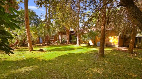 6810 Hammock Ln, West Palm Beach, FL 33411-2610