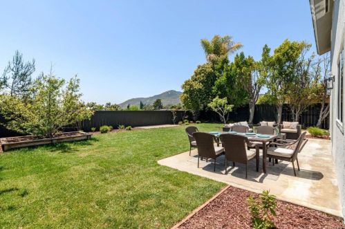 7012 Bobhird Dr, San Diego CA 92119-1404 exterior