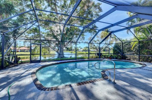 29 Woods Ln, Boynton Beach, FL 33436-6203