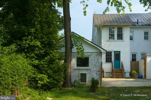 528 Liberty St, Charles Town WV  25414-1830 exterior