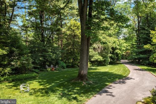 7290 Mill Spring Dr, Prospectville, PA 19002-5406
