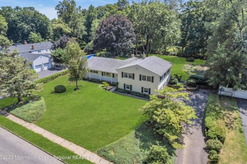 387 Oak Hill Rd, Tinton Falls, NJ 07701-5126