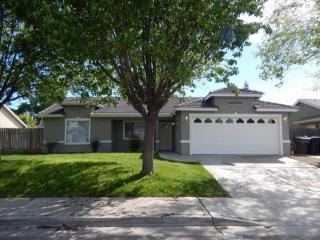 972 Larson St, Porterville, CA 93257-6362