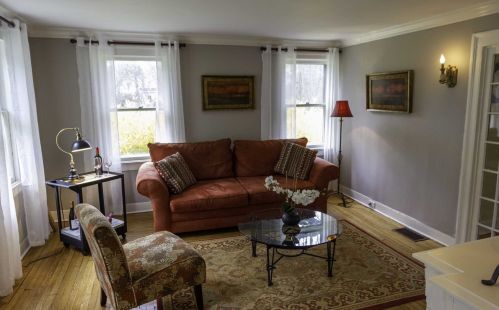 73 Old Post Rd, Red Hook, NY 12571-2262
