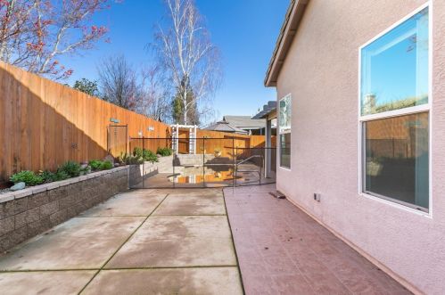 9247 Brown Rd, Elk Grove CA  95624-3917 exterior