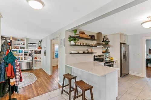 24 Clover St, Middletown CT  06457-5219 exterior