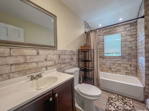 170 Ketcham Ave, Amityville NY  11701-3136 exterior