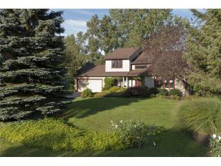 5 Random Knolls Dr, Penfield, NY 14526-1958