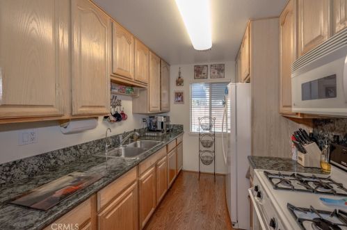 26607 Balerna Dr, Santa Clarita CA  91350-2305 exterior