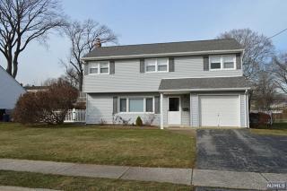 114 White Beeches Dr, Dumont NJ  07628-1407 exterior