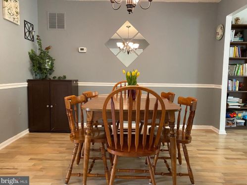 3063 Tecumseh Ct, Woodbridge VA  22192-1827 exterior