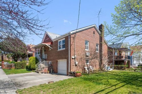 2404 Fish Ave, Bronx, NY 10469-5718