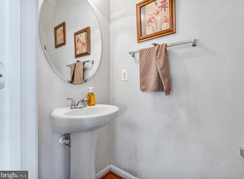 15614 John Diskin Cir, Woodbridge VA  22191-6538 exterior