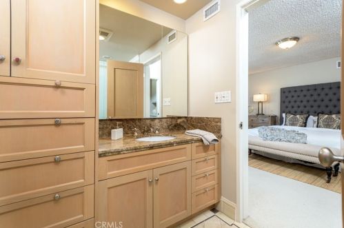 2755 Valle Vista Dr, Glendale CA  91206-4720 exterior