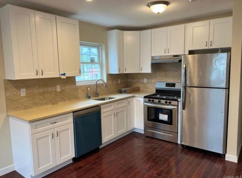 1165 223rd St, Bronx, NY 10466-5832
