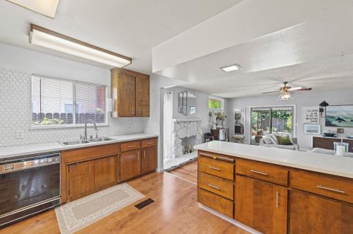 1012 Cottonwood St, Woodland CA  95695-4317 exterior