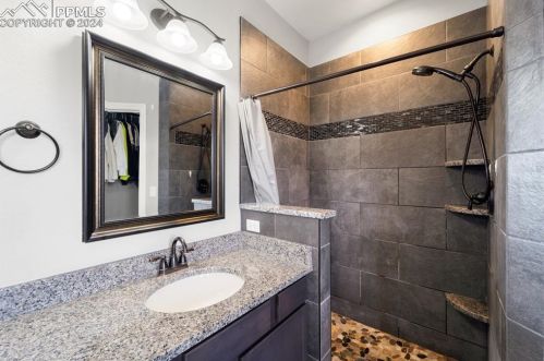 702 Calaveras Dr, Pueblo CO 81007-1942 exterior