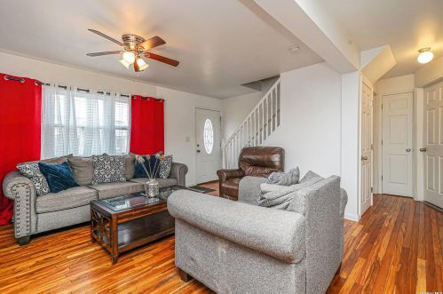 40 State Ave, Wheatley Heights NY  11798-4311 exterior
