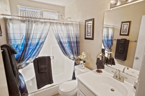 43652 Rialto Dr, Lancaster CA 93535-6156 exterior