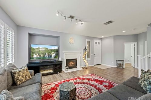 23860 Toscana Dr, Santa Clarita CA  91354-3015 exterior