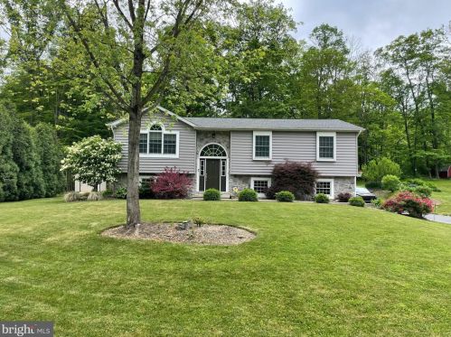 156 Boxwood Ct, Pottstown PA  19464-1500 exterior