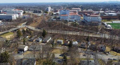 668 Long Hill Rd, Little Falls NJ  07424-2047 exterior