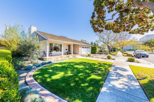 1830 Snowden Ave, Long Beach, CA 90815-4541